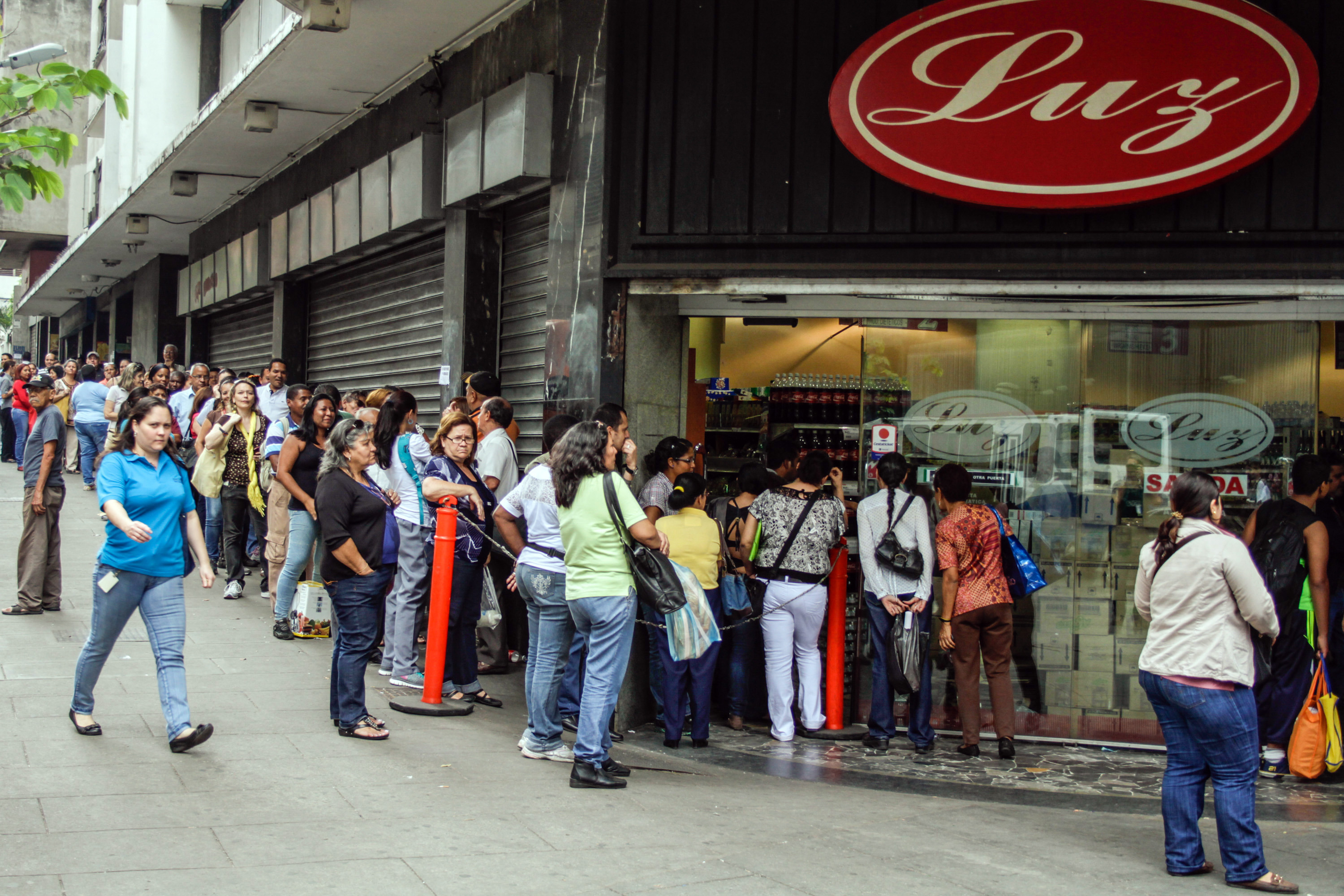 Очередь за продуктами в Каракасе