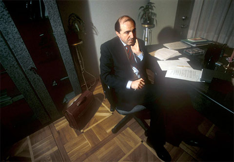 Президент «ЛогоВАЗа» Борис Березовский в своем рабочем кабинете, 1996 год