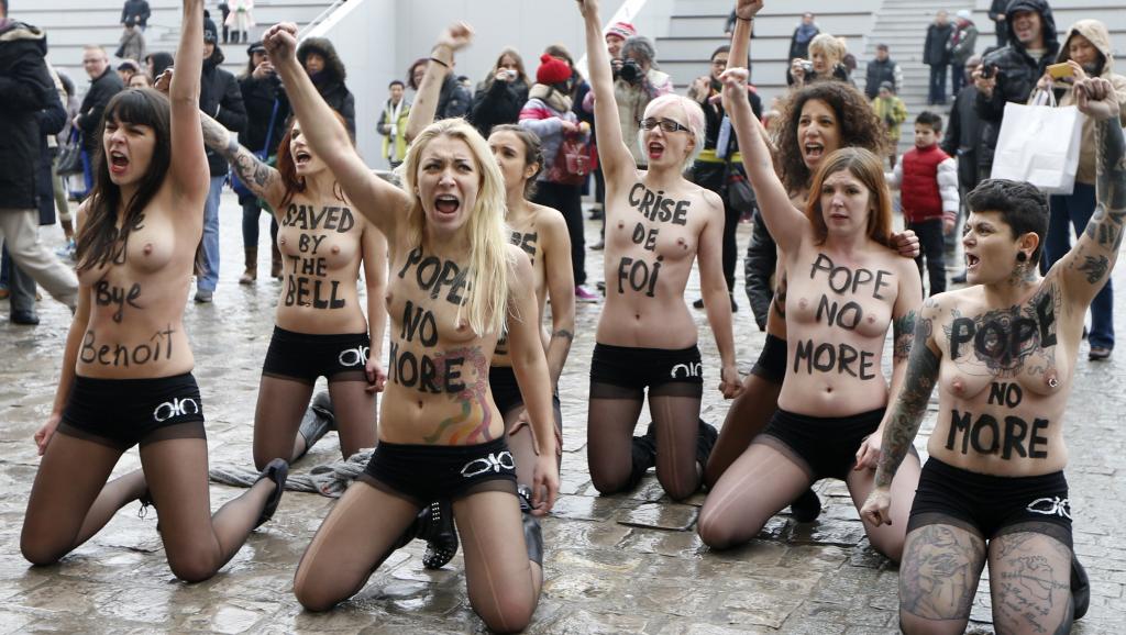 Активистки Фемен Показывают Свои Обнаженные Тела Порно Фото И Секс Фотографии