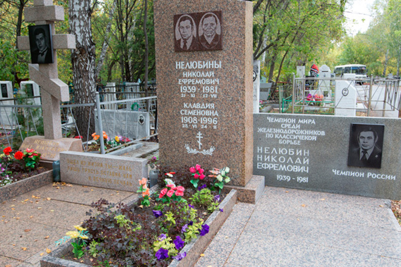 Похороненные в кургане. Рябковское кладбище Курган.