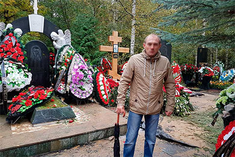 На могиле «вора в законе» Владимира Вагина - Вагона