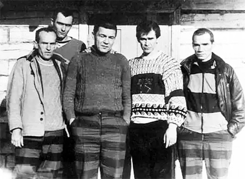 Впереди слева воры в законе: Анатолий Ислентьев, Владимир Борисов, Ильдар Касимов, Анатолий Велков