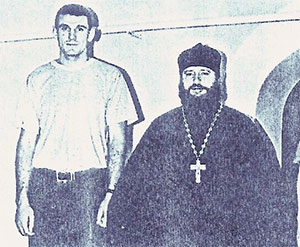 Cлева: вор в законе Сергей Аксенов -Аксен