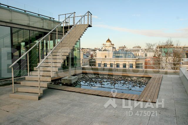 «Хрустальный дом» с хамамом и винной комнатой: Сечин купил 5-этажную квартиру за 2 млрд рублей