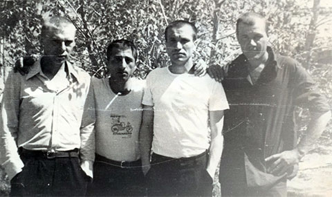 Слева воры в законе:  Петр Зеров (Подарок), Альберт Исоян (Абулик), Валерий Длугач (Глобус)